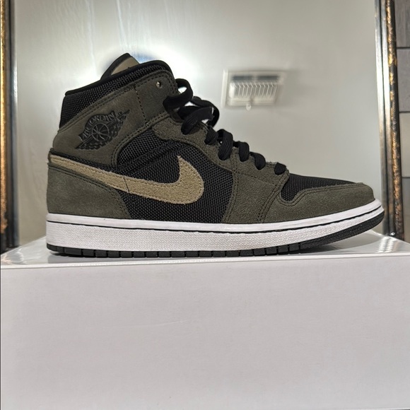 Nike Air Jordan 1 mid Sneakers in Black and Sequoia (Army Green) size 7 - Picture 1 of 7